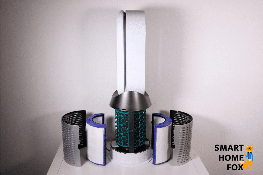 Округлые элементы HEPA-фильтра и угольного фильтра в воздухоочистителе Dyson Pure Hot+Cool HP05.